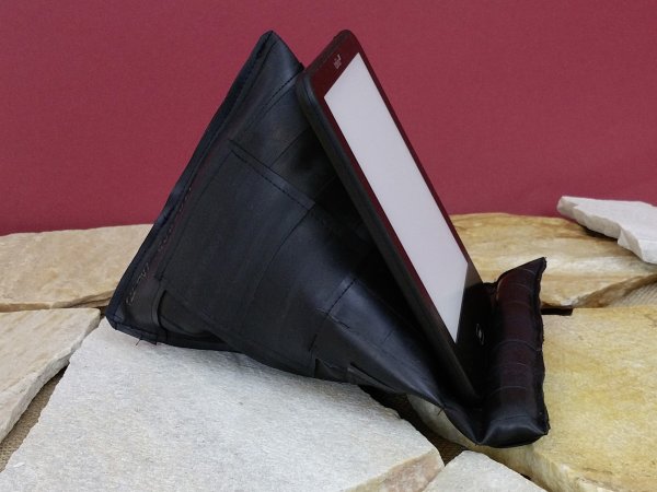 E-Reader-Sitzsack aus Upcycling-Fahrradschlauch